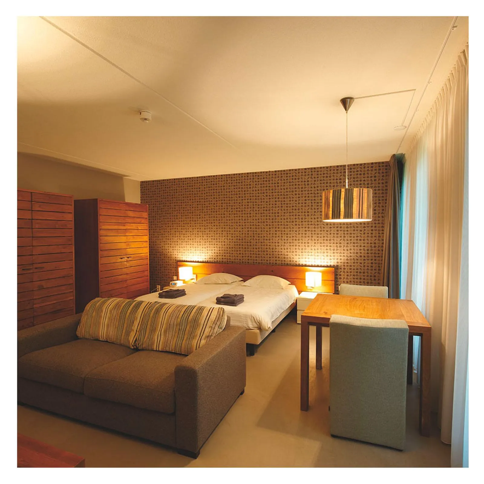 Bombillo Led luz cálida x2und. Philips 2